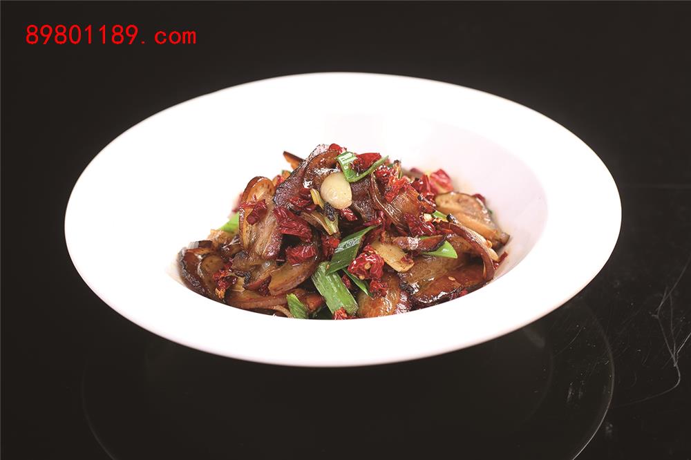 大蒜叶炒乡里腊肉
